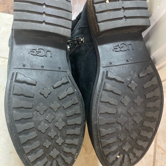 UGG. Black boots. Size 8. - Picture 5 of 11